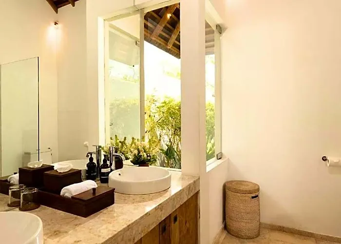 Palm 3 Bedroom Private Pool W/ Garden View Ir105a Kerobokan